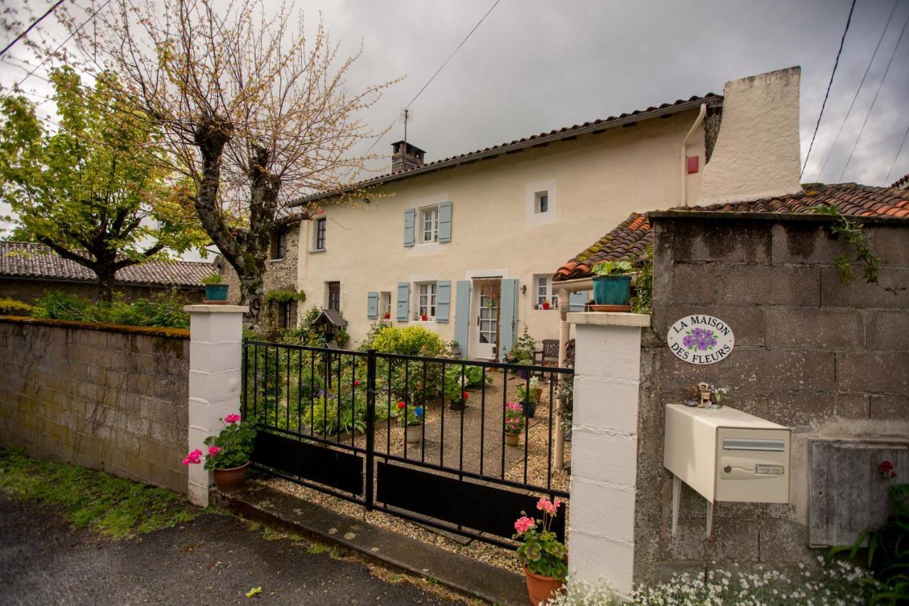 La Maison Des Fleurs Montembœuf エクステリア 写真