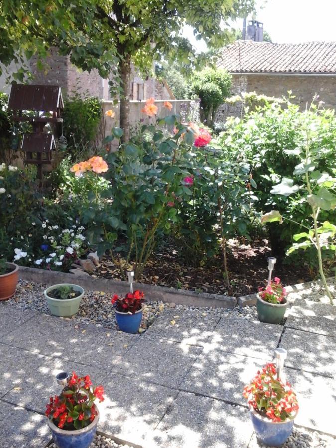 La Maison Des Fleurs Montembœuf エクステリア 写真