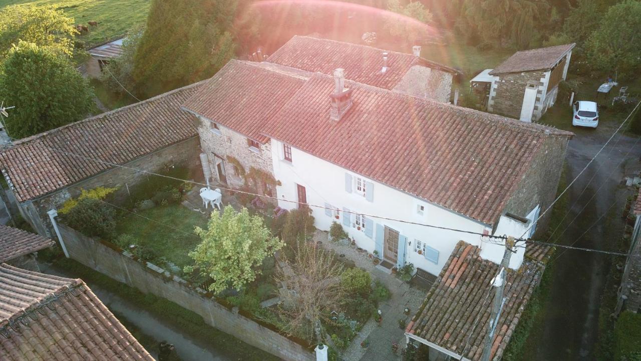 La Maison Des Fleurs Montembœuf エクステリア 写真